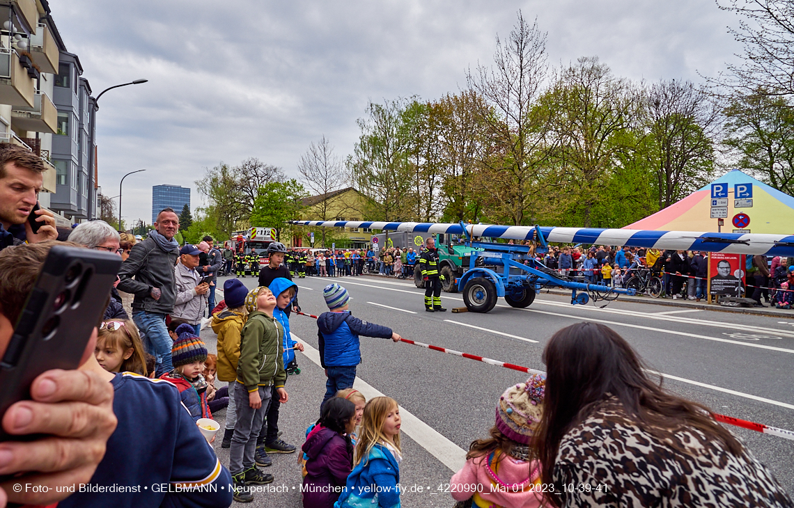 01.05.2023 - Maibaumaufstellung in Berg am Laim